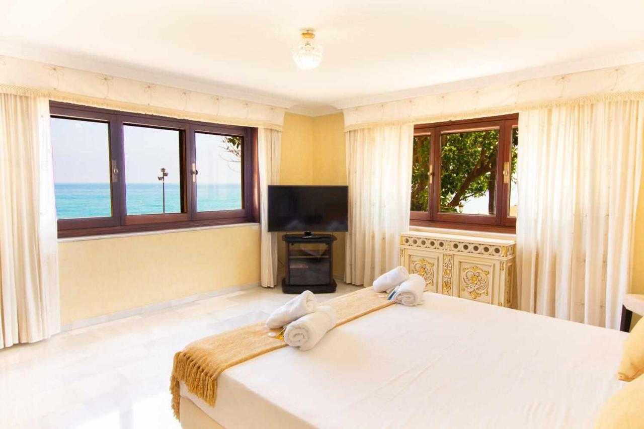 Castle Beach House Luxury Beachfront Villa Málaga Exterior foto
